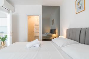 Posteľ alebo postele v izbe v ubytovaní Golden Luxury Apartment