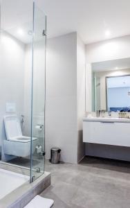 Ένα μπάνιο στο Makass Appart Hotel