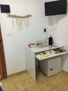 A kitchen or kitchenette at Camera Torre Dell'Orso