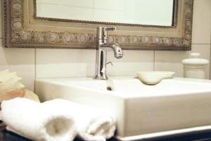 Ein Badezimmer in der Unterkunft Suite " Mon Rêve "