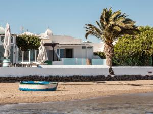 Gallery image of Luxury Suite Sea Front II in Playa Honda
