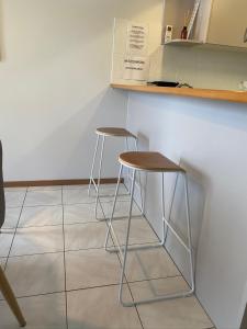 a kitchen with a table and chairs in it at Waterside Holiday Rentals Unit 31 in Mulwala