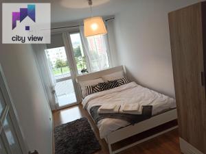 Posteľ alebo postele v izbe v ubytovaní CITY VIEW Zamenhofa