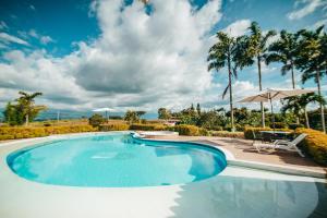 Bazén v ubytování Hotel Arrayanes del Quindío nebo v jeho okolí