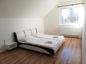 Postel nebo postele na pokoji v ubytování Motel Senec + 58 fotografií