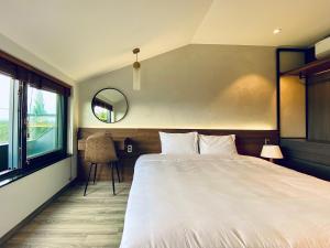 Postel nebo postele na pokoji v ubytování Charisma Hotel Da Lat