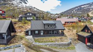 an aerial view of a house with mountains in the background at Ramsbu Hovden Fjellpark sen utsjekk in Hovden