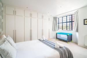 Giường trong phòng chung tại Castle Properties:Eton-The College