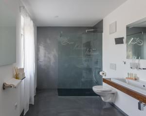 A bathroom at Zum kleinen Italiener - Ristorante Pizzeria Pension