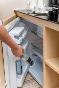 A kitchen or kitchenette at The Mercer