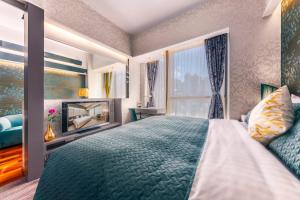 A bed or beds in a room at The Mercer