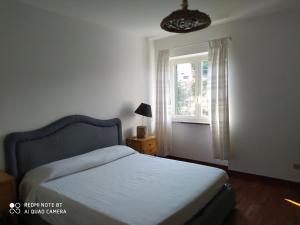 a bedroom with a bed and a window at Una nuova luna ai Camaldoli in Naples