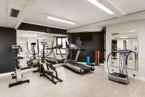 The fitness centre and/or fitness facilities at Hotel Abando