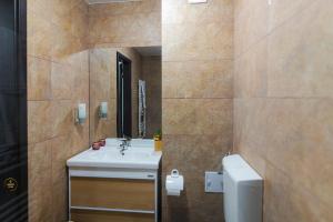 A bathroom at Antari