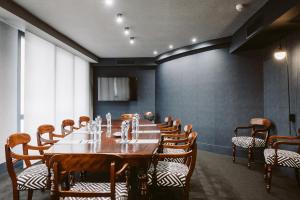A seating area at Hotel Abando