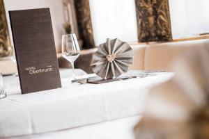 A bed or beds in a room at Hotel Oberbrunn
