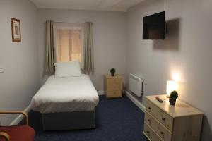 Ліжко або ліжка в номері Brookside Lodge