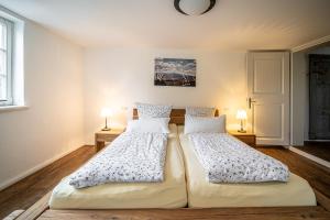 two beds sitting next to each other in a room at Ferienwohnungen Finkenherd 5 in Quedlinburg