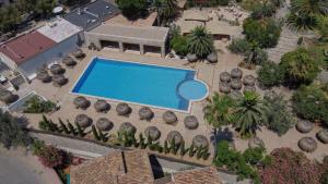 an overhead view of a swimming pool in a resort at Hotel Es Port in Port de Soller