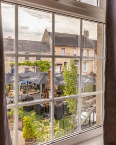 Gallery image of Rose and Crown Bath in Hinton Charterhouse