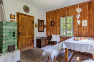 a dining room with a table and a stove and a window at Unplugged Almhütte Waldbauer in Reichenfels