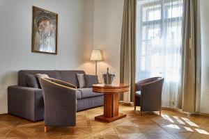 Posezení v ubytování Three Golden Crowns Apartments