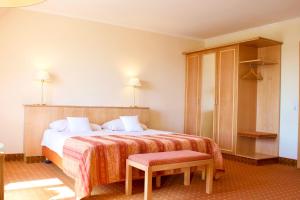 Łóżko lub łóżka w pokoju w obiekcie Hotel Greetsiel