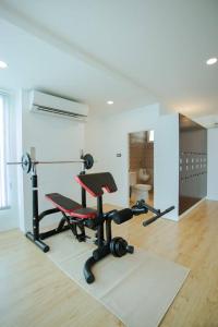 Fitness centrum a/nebo fitness zařízení v ubytování พรเจริญเพลส