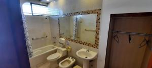 Φωτογραφία από το άλμπουμ του Hostal Perla Real Inn στο Γουαγιακίλ +54 φωτογραφίες