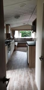 A kitchen or kitchenette at Lakeside Holiday Park 