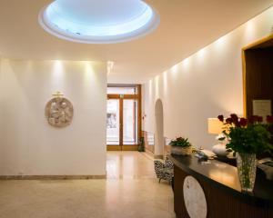 a living room with a ceiling with a light at Albergo Russo in Trapani