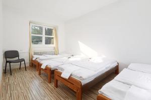 Łóżko lub łóżka w pokoju w obiekcie Hotel Medlov Depandance