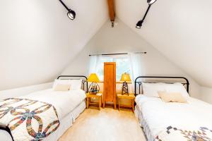 Katil atau katil-katil dalam bilik di Alpine Home
