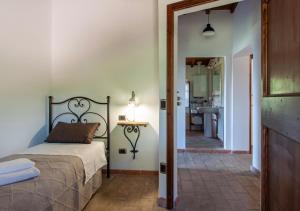 Postel nebo postele na pokoji v ubytování Agriturismo Il Poggio, Casa Rosa