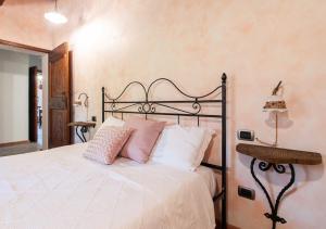 Postel nebo postele na pokoji v ubytování Agriturismo Il Poggio, Casa Rosa