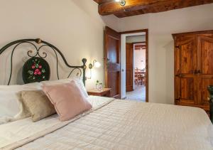 Postel nebo postele na pokoji v ubytování Agriturismo Il Poggio, Casa Rosa