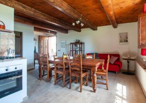 Kuchyň nebo kuchyňský kout v ubytování Agriturismo Il Poggio, Casa Rosa