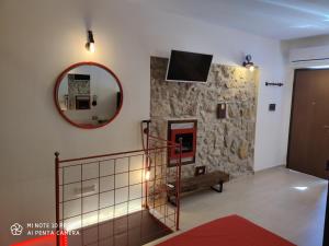 TV a/nebo společenská místnost v ubytování La Cantina di Giuliano