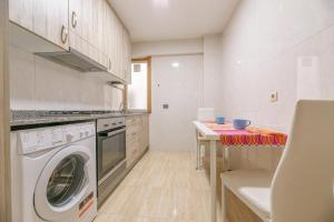 A kitchen or kitchenette at Apartamento Centro Santiago