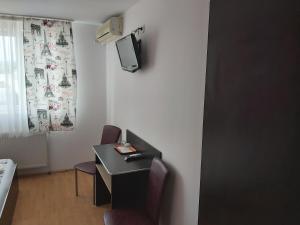 Afbeelding uit fotogalerij van HOTEL RIVER in Târgu Jiu