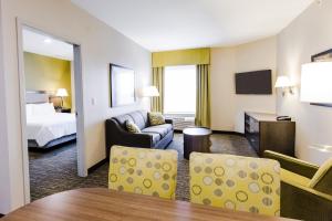 Imagen de la galería de Candlewood Suites West Edmonton - Mall Area, an IHG Hotel, en Edmonton