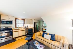 a living room with a couch and a kitchen at Ledgewood 11A in Seal Harbor