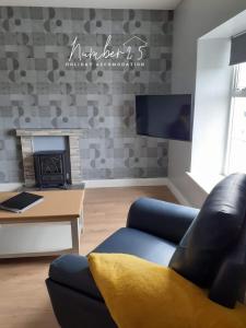 A seating area at Number 25 Self Catering Apartments