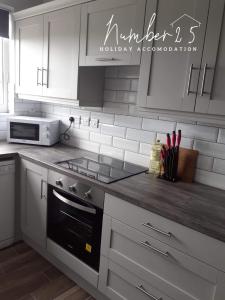 A kitchen or kitchenette at Number 25 Self Catering Apartments