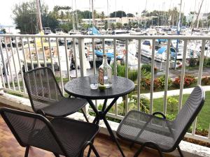 Appartement Vue Marina陽台或露臺