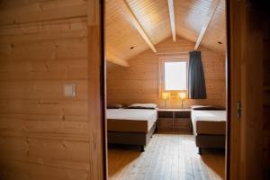 Postel nebo postele na pokoji v ubytování Luxe Chalets in Zeeland aan de kust