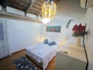 A bed or beds in a room at Romantic Sky Apartment