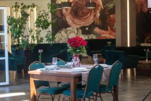 Restauracja lub miejsce do jedzenia w obiekcie Centrum Restauracyjno-Hotelowe Florres