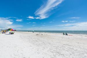 En strand i nærheden af feriehuset