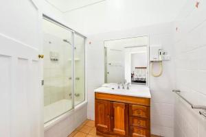 a bathroom with a sink, toilet, and bathtub at Quality Inn Grafton in Grafton